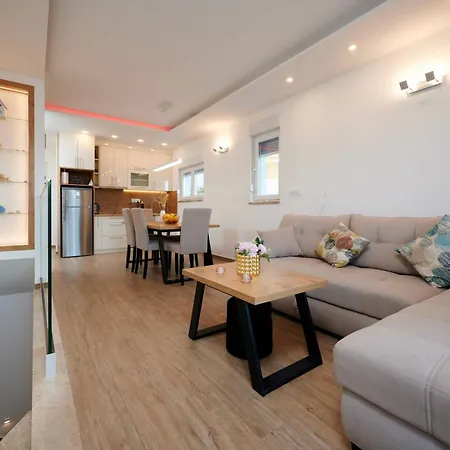 Apartman Luxury Giovanni With Pool