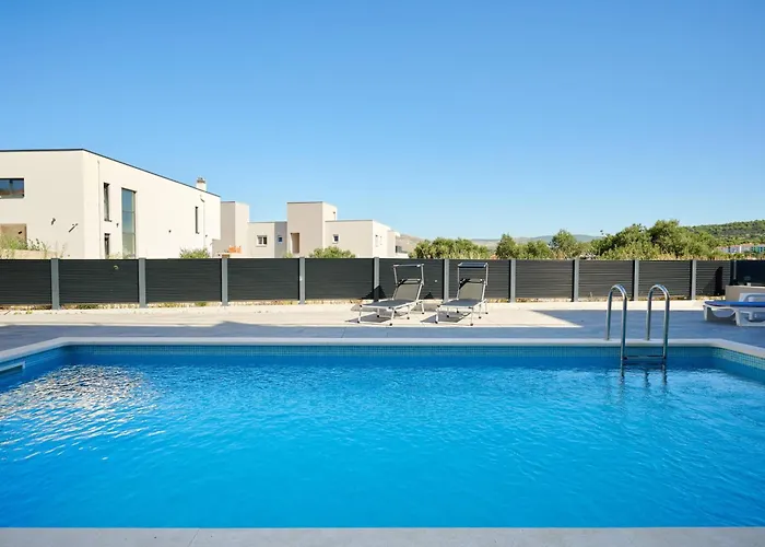 Luxury Giovanni With Pool *