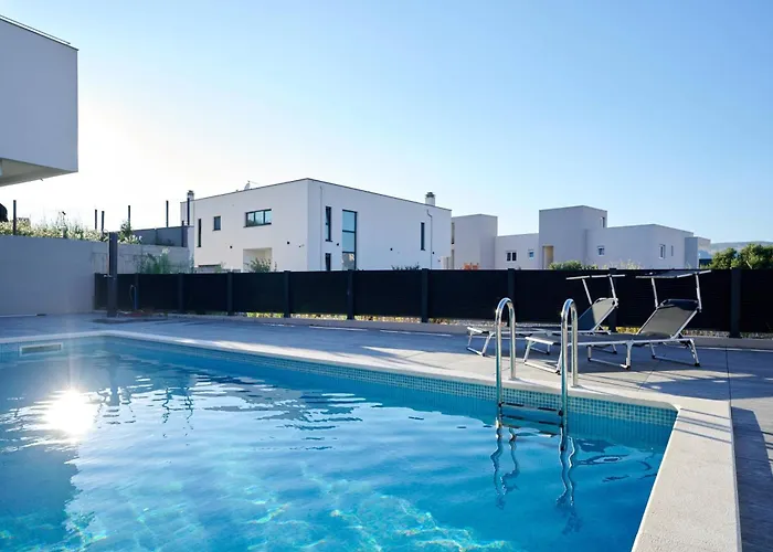 Luxury Giovanni With Pool Апартаменти
