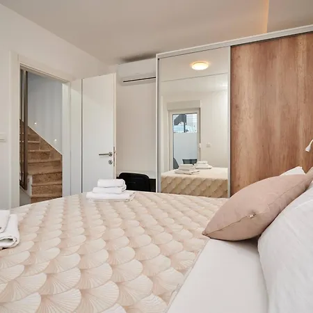 Luxury Giovanni With Pool